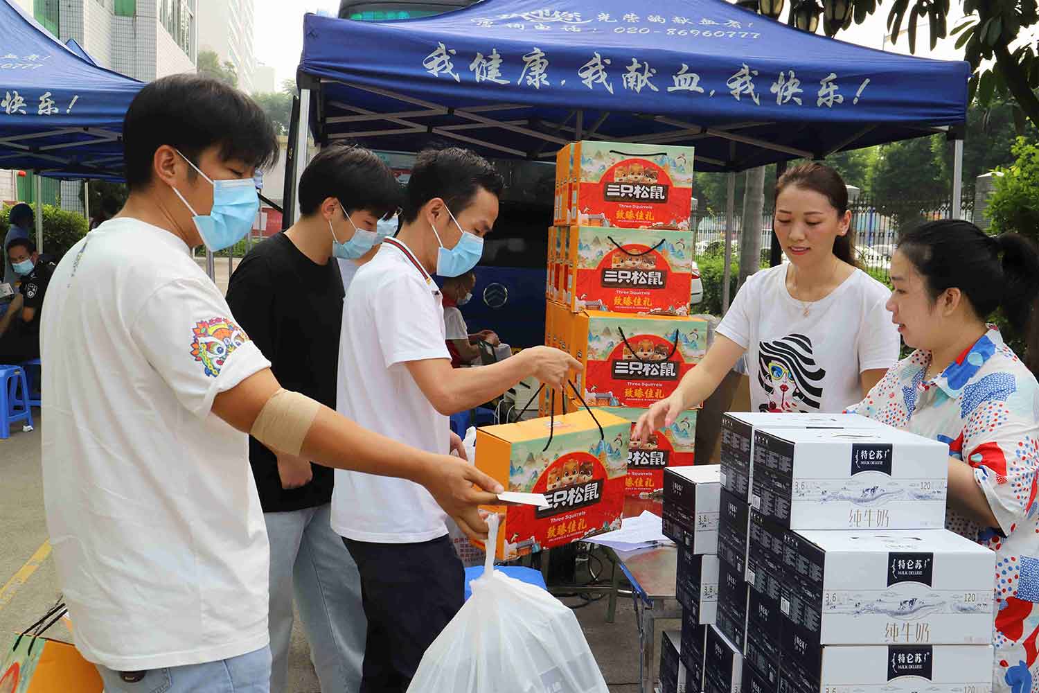 中秋獻愛心，讓愛傳遞